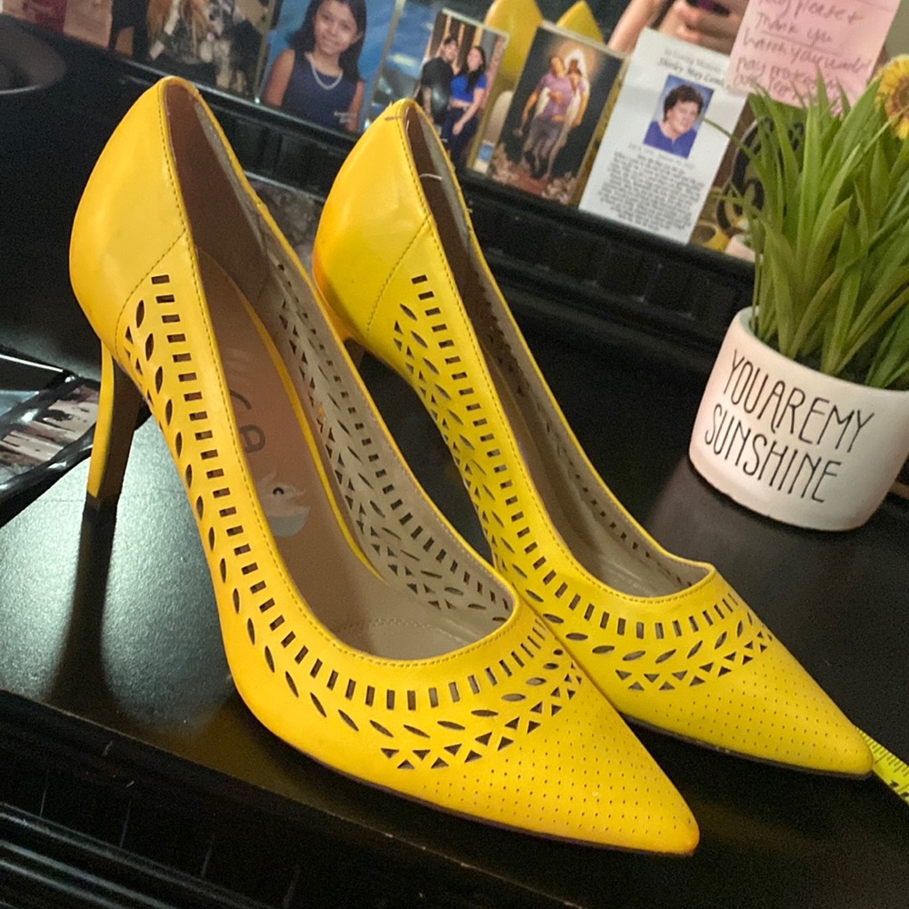 Unisa yellow pointy heels